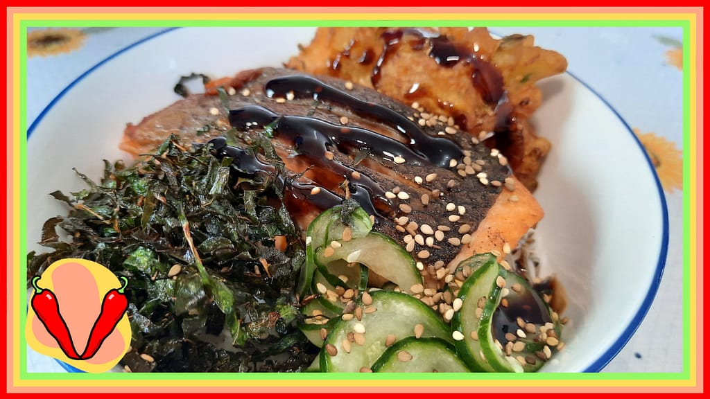Poke de salmão grelhado e couve crocante Poke de salmão grelhado e couve crocante