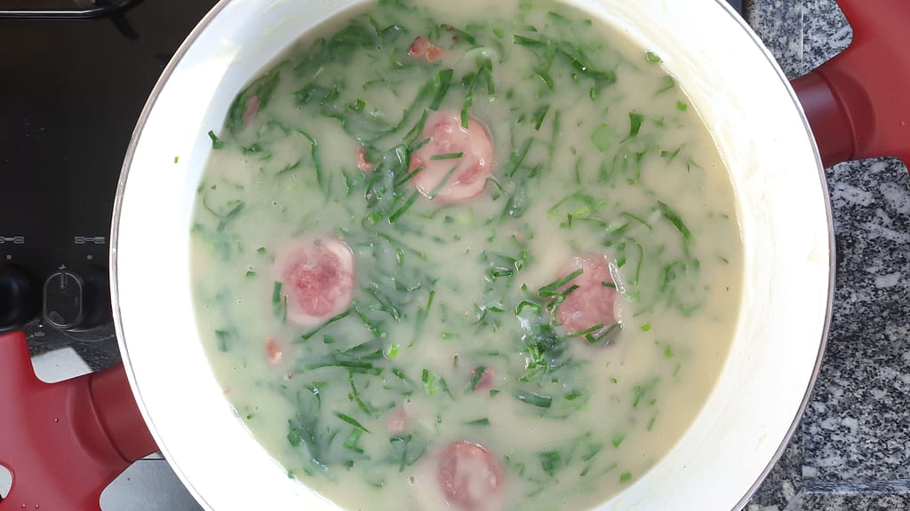 Caldo verde, perfeito para uma noite fria de inverno