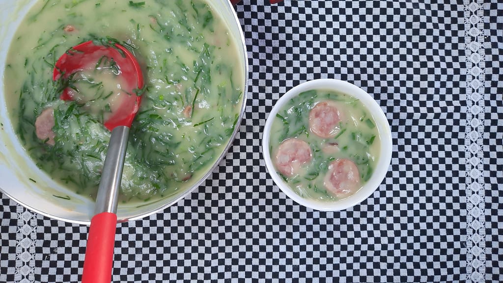 Caldo verde, perfeito para uma noite fria de inverno